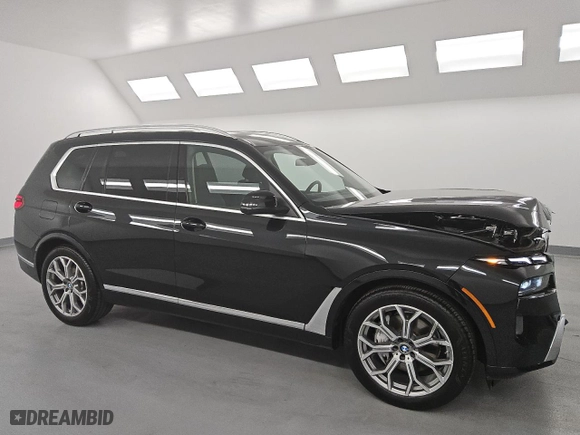 2025 BMW X7 xDrive40i with VIN 5UX23EM09S9X05528, listed as a Copart auction lot 53862305 with 28,698 mi miles and Clean Title. Bid and sale history available at carsss.com. Image 4.