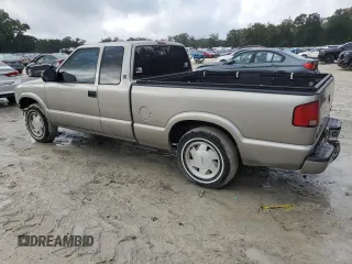 2002 GMC Sonoma SLS with VIN 1GTCS19W528254439, listed as a Copart auction lot 86689724 with 171,916 mi miles and Salvage Title. Bid and sale history available at carsss.com. Image 2.