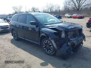 2019 Nissan Pathfinder S z VIN 5N1DR2MM8KC637926, wystawiony jako IAAI lot #41903395 z przebiegiem 84 436 mil mil oraz . Historia ofert i sprzedaży dostępna na DreamBid. Obrazek 1.