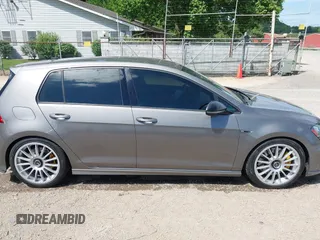 2017 Volkswagen Golf z VIN WVWVF7AU3HW168061, wystawiony jako IAAI lot #42305504 z przebiegiem 103 786 mil mil oraz . Historia ofert i sprzedaży dostępna na DreamBid. Obrazek 14.