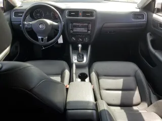 2012 Volkswagen Jetta SE z VIN 3VWDP7AJ1CM465253, wystawiony jako Copart lot #54897005 z przebiegiem 125 309 mil mil oraz Szkoda całkowita • Salvage title. Historia ofert i sprzedaży dostępna na DreamBid. Obrazek 8.