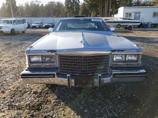 1984 Cadillac Seville z VIN 1G6AS6987EE810927, wystawiony jako Copart lot #42836105 z przebiegiem 19 894 mil mil oraz Tytuł czysty. Historia ofert i sprzedaży dostępna na DreamBid. Obrazek 5.