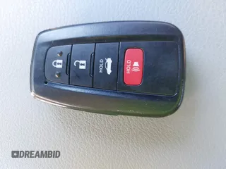 2024 Toyota Camry LE z VIN 4T1R11AK6RU888622, wystawiony jako IAAI lot #41102520 z przebiegiem 12 717 mil mil oraz . Historia ofert i sprzedaży dostępna na DreamBid. Obrazek 11.