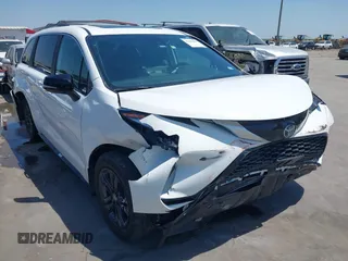 2024 Toyota Sienna LE z VIN 5TDCSKFC8RS115976, wystawiony jako IAAI lot #42009869 z przebiegiem 10 852 mil mil oraz . Historia ofert i sprzedaży dostępna na DreamBid. Obrazek 1.