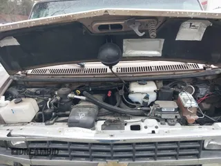 1995 Chevrolet Chevy Van z VIN 1GBEG25K8SF245639, wystawiony jako IAAI lot #41917862 z przebiegiem 89 015 mil mil oraz . Historia ofert i sprzedaży dostępna na DreamBid. Obrazek 10.