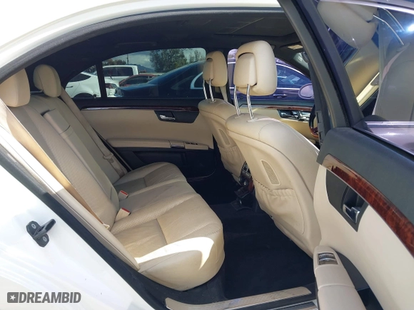 2009 Mercedes-Benz S-Class 5.5L V8 with VIN WDDNG71X09A272339, listed as a IAAI auction lot 41589581 with 130,972 mi miles. Bid and sale history available at carsss.com. Image 8.