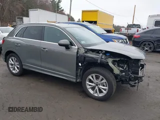 2024 Audi Q3 S line Premium z VIN WA1DECF38R1066822, wystawiony jako IAAI lot #42009361 z przebiegiem 2 748 mil mil oraz . Historia ofert i sprzedaży dostępna na DreamBid. Obrazek 1.