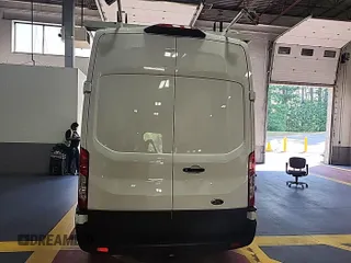 2023 Ford Transit Cargo z VIN 1FTBR1X83PKB55205, wystawiony jako IAAI lot #42569694 z przebiegiem 20 924 mil mil oraz . Historia ofert i sprzedaży dostępna na DreamBid. Obrazek 3.
