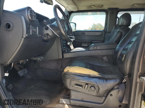 2005 Hummer H2 SUV z VIN 5GRGN23U55H109975, wystawiony jako Copart lot #42739655 z przebiegiem 257 578 mil mil oraz Czysty tytuł • Clean title. Historia ofert i sprzedaży dostępna na DreamBid. Obrazek 7.