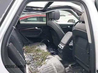 2018 Audi Q5 Premium Plus z VIN WA1BNAFY4J2221775, wystawiony jako IAAI lot #41263161 z przebiegiem 80 892 mil mil oraz . Historia ofert i sprzedaży dostępna na DreamBid. Obrazek 8.