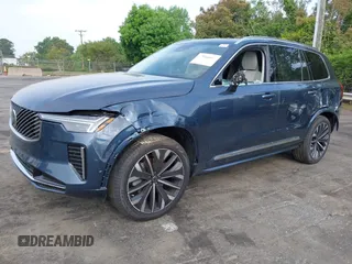2025 Volvo XC90 z VIN YV4062PG4S1349248, wystawiony jako IAAI lot #42080418 z przebiegiem 3140 mil mil oraz . Historia ofert i sprzedaży dostępna na DreamBid. Obrazek 6.