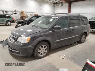 2012 Chrysler Town & Country Touring z VIN 2C4RC1BG7CR326645, wystawiony jako Copart lot #42354825 z przebiegiem 275 538 mil mil oraz Nie do naprawy • Non repairable. Historia ofert i sprzedaży dostępna na DreamBid. Obrazek 1.