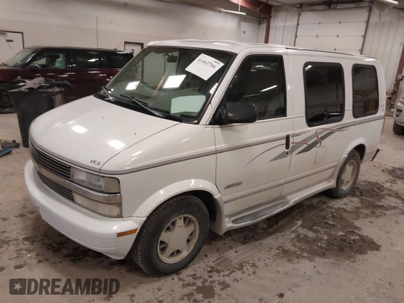 1998 Chevrolet Astro Cargo Van YF7 Upfitter with VIN 1GBDM19W1WB121821, listed as a IAAI auction lot 41463704 with 141,724 mi miles. Bid and sale history available at carsss.com. Image 2.