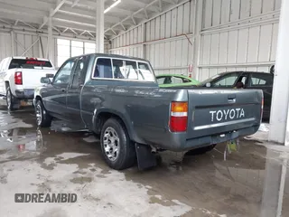 1992 Toyota Pickup DLX with VIN JT4RN93P8N5066778, listed as a IAAI auction lot 42508499 with 199,705 mi miles and . Bid and sale history available at DreamBid. Image 3.