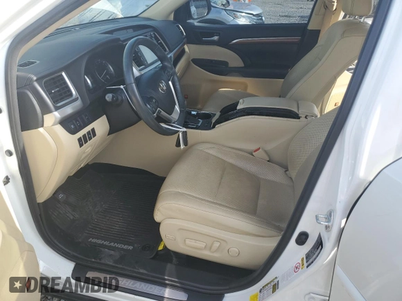 2017 Toyota Highlander Limited with VIN 5TDDZRFH1HS406242, listed as a Copart auction lot 61492715 with 99,285 mi miles and Salvage title. Bid and sale history available at DreamBid. Image 7.