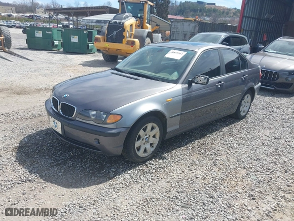 2004 BMW 3 Series 325xi with VIN WBAEU33424PF62392, listed as a IAAI auction lot 41818861 with 176,142 mi miles. Bid and sale history available at carsss.com. Image 18.