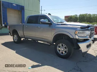 2022 Ram 2500 Laramie z VIN 3C6UR5FJ1NG423393, wystawiony jako Copart lot #57487395 z przebiegiem 124 528 mil mil oraz Szkoda całkowita • Salvage title. Historia ofert i sprzedaży dostępna na DreamBid. Obrazek 4.