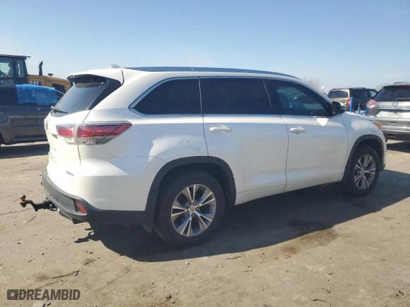 2015 Toyota Highlander XLE with VIN 5TDJKRFH1FS200598, listed as a Copart auction lot 48553115 with 204,528 mi miles and Salvage Title. Bid and sale history available at carsss.com. Image 3.