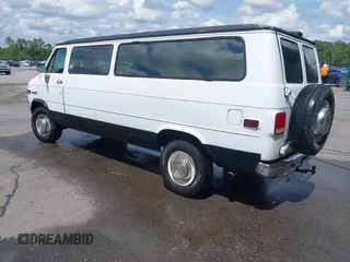 1995 GMC Rally z VIN 1GJGG39K1SF521849, wystawiony jako IAAI lot #42197276 z przebiegiem 208 329 mil mil oraz . Historia ofert i sprzedaży dostępna na DreamBid. Obrazek 3.
