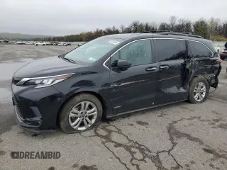 2021 Toyota Sienna XSE with VIN 5TDDSKFC1MS038008, listed as a Copart auction lot 55556585 with 34,790 mi miles and Salvage title. Bid and sale history available at DreamBid. Image 1.