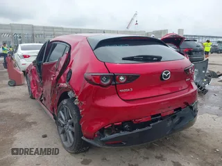 2019 Mazda 3 z VIN JM1BPAJM7K1133105, wystawiony jako IAAI lot #42473214 z przebiegiem 47 751 mil mil oraz . Historia ofert i sprzedaży dostępna na DreamBid. Obrazek 3.