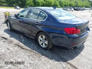 2013 BMW 5 Series 528i xDrive z VIN WBAXH5C50DDW16210, wystawiony jako IAAI lot #42369339 z przebiegiem 125 917 mil mil oraz . Historia ofert i sprzedaży dostępna na DreamBid. Obrazek 3.