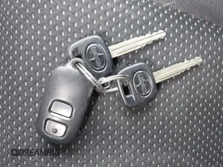 2005 Scion xA z VIN JTKKT604250089818, wystawiony jako IAAI lot #41983968 z przebiegiem 115 867 mil mil oraz . Historia ofert i sprzedaży dostępna na DreamBid. Obrazek 11.