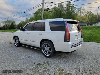 2019 Cadillac Escalade Premium Luxury with VIN 1GYS4CKJ6KR175673, listed as a Copart auction lot 52458295 with 82,761 mi miles and Clean Title. Bid and sale history available at carsss.com. Image 3.