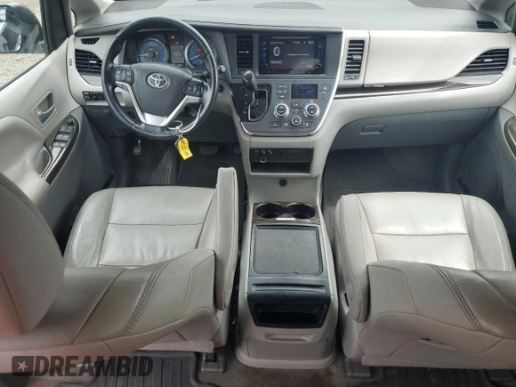 2015 Toyota Sienna XLE z VIN 5TDYK3DC1FS574647, wystawiony jako Copart lot #64163905 z przebiegiem 144 403 mil mil oraz Szkoda całkowita • Salvage title. Historia ofert i sprzedaży dostępna na DreamBid. Obrazek 8.