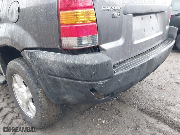 2004 Ford Escape XLT with VIN 1FMYU93134KA37307, listed as a IAAI auction lot 41514916 with 207,522 mi miles. Bid and sale history available at carsss.com. Image 6.