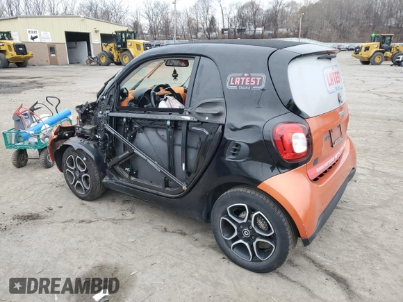 2019 Smart fortwo Pure z VIN WMEFJ9BA3KK410320, wystawiony jako Copart lot #82931664 z przebiegiem Nie podano mil oraz Szkody całkowita. Historia ofert i sprzedaży dostępna na DreamBid. Obrazek 2.