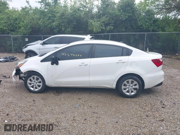 2017 Kia Rio LX z VIN KNADM4A35H6117584, wystawiony jako IAAI lot #42244051 z przebiegiem 123 378 mil mil oraz . Historia ofert i sprzedaży dostępna na DreamBid. Obrazek 15.