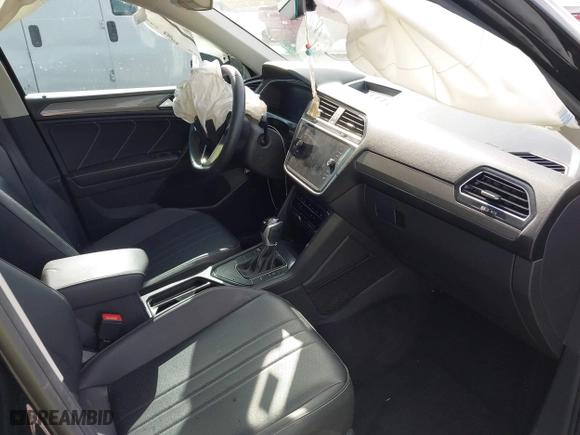 2023 Volkswagen Tiguan SE with VIN 3VV3B7AX9PM062632, listed as a IAAI auction lot 41943020 with 40,995 mi miles. Bid and sale history available at carsss.com. Image 5.