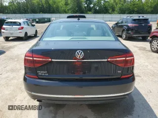 2017 Volkswagen Passat S z VIN 1VWAT7A38HC014720, wystawiony jako Copart lot #58744235 z przebiegiem 273 593 mil mil oraz Czysty tytuł • Clean title. Historia ofert i sprzedaży dostępna na DreamBid. Obrazek 6.