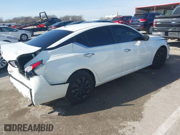 2020 Nissan Altima 2.5 S with VIN 1N4BL4BV9LC256422, listed as a IAAI auction lot 41805700 with 117,886 mi miles. Bid and sale history available at carsss.com. Image 4.