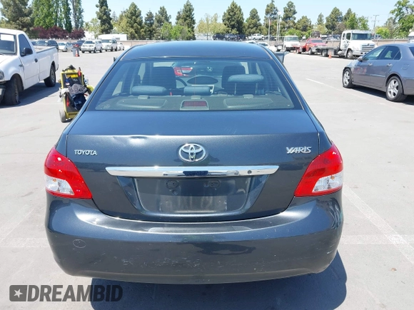 2010 Toyota Yaris z VIN JTDBT4K37A1388757, wystawiony jako IAAI lot #42137640 z przebiegiem 97 079 mil mil oraz . Historia ofert i sprzedaży dostępna na DreamBid. Obrazek 16.