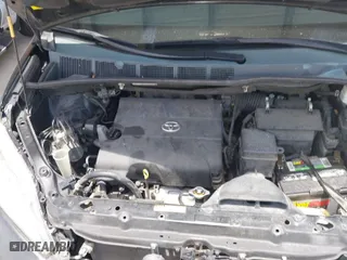 2014 Toyota Sienna XLE with VIN 5TDYK3DC2ES423847, listed as a IAAI auction lot 40001988 with 130,731 mi miles. Bid and sale history available at carsss.com. Image 10.