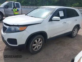 2013 Kia Sorento LX with VIN 5XYKTDA65DG415454, listed as a IAAI auction lot 42139669 with 163,476 mi miles. Bid and sale history available at carsss.com. Image 2.