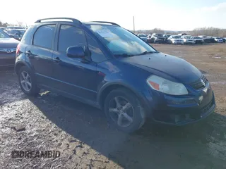 2008 Suzuki SX4 with VIN JS2YB413285101655, listed as a IAAI auction lot 41552760 with 180,736 mi miles. Bid and sale history available at carsss.com. Image 1.
