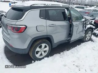 2018 Jeep Compass Altitude with VIN 3C4NJDBB7JT256164, listed as a IAAI auction lot 41551598 with 22,335 mi miles and . Bid and sale history available at carsss.com. Image 4.