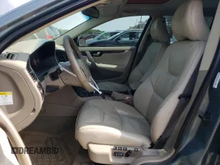 2004 Volvo V70 with VIN YV1SW61T442369211, listed as a Copart auction lot 69354244 with 245,721 mi miles and Clean Title. Bid and sale history available at carsss.com. Image 7.