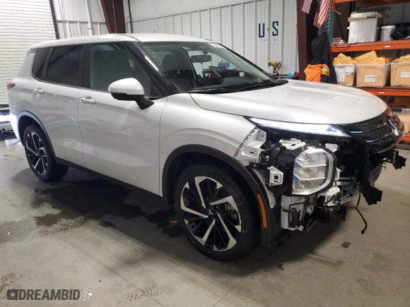 2024 Mitsubishi Outlander SE with VIN JA4J4VA8XRZ079903, listed as a Copart auction lot 44705315 with 11,011 mi miles and Salvage Title. Bid and sale history available at carsss.com. Image 4.