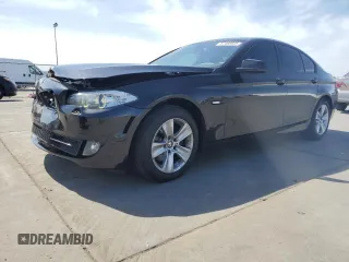 2013 BMW 5 Series 528i xDrive z VIN WBAXH5C55DD109500, wystawiony jako Copart lot #57468825 z przebiegiem 105 443 mil mil oraz Szkoda całkowita • Salvage title. Historia ofert i sprzedaży dostępna na DreamBid. Obrazek 1.
