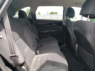 2017 Kia Sorento LX z VIN 5XYPGDA34HG305081, wystawiony jako Copart lot #60938125 z przebiegiem 132 764 mil mil oraz Czysty tytuł • Clean title. Historia ofert i sprzedaży dostępna na DreamBid. Obrazek 11.
