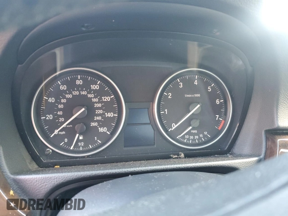 2009 BMW 3 Series 328i z VIN WBAPH775X9NL82214, wystawiony jako Copart lot #50317875 z przebiegiem Nie podano mil oraz Nie do naprawy • Non repairable. Historia ofert i sprzedaży dostępna na DreamBid. Obrazek 9.