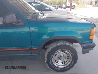 1994 Ford Explorer z VIN 1FMCU24X4RUC05892, wystawiony jako IAAI lot #41564472 z przebiegiem 510 872 mil mil oraz . Historia ofert i sprzedaży dostępna na DreamBid. Obrazek 12.