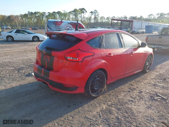2015 Ford Focus ST with VIN 1FADP3L98FL207998, listed as a IAAI auction lot 41880849 with 203,571 mi miles. Bid and sale history available at carsss.com. Image 4.
