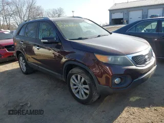 2011 Kia Sorento EX with VIN 5XYKU4A20BG153415, listed as a IAAI auction lot 41768219 with 185,732 mi miles. Bid and sale history available at carsss.com. Image 1.