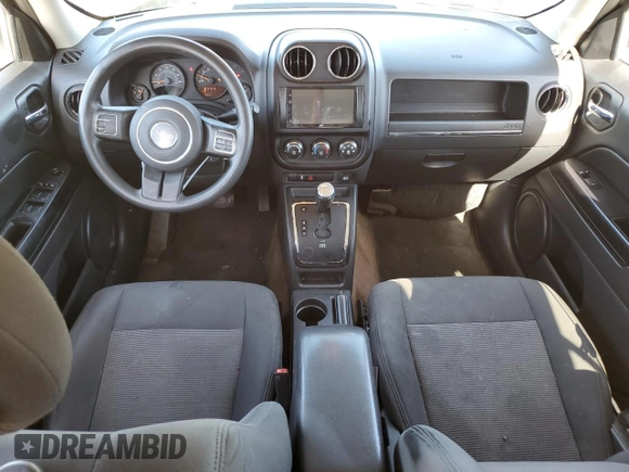 2014 Jeep Patriot Altitude with VIN 1C4NJPBA3ED758528, listed as a Copart auction lot 58076435 with 252,479 mi miles and Clean title. Bid and sale history available at DreamBid. Image 8.