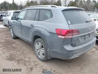 2019 Volkswagen Atlas 3.6L V6 SE w/Technology with VIN 1V2WR2CA2KC581212, listed as a IAAI auction lot 41631619 with 122,160 mi miles. Bid and sale history available at carsss.com. Image 3.